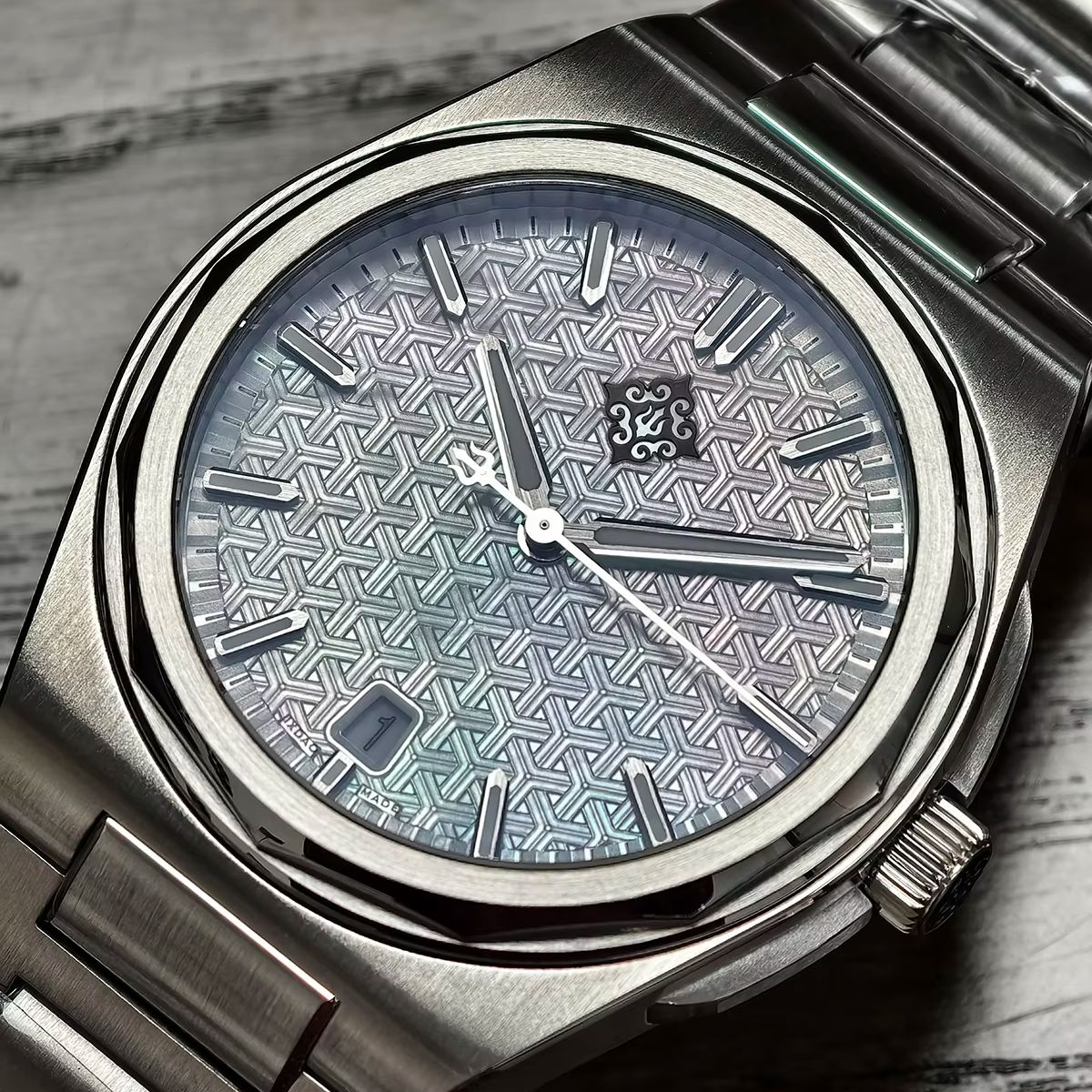 IX&DAO 2026 New Warrior 37mm M - Omega Watch Constellation recension och pris