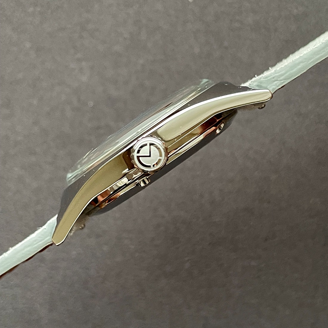 Merkur Watch Salmon Dial Watch - Omega Watch Constellation recension och pris